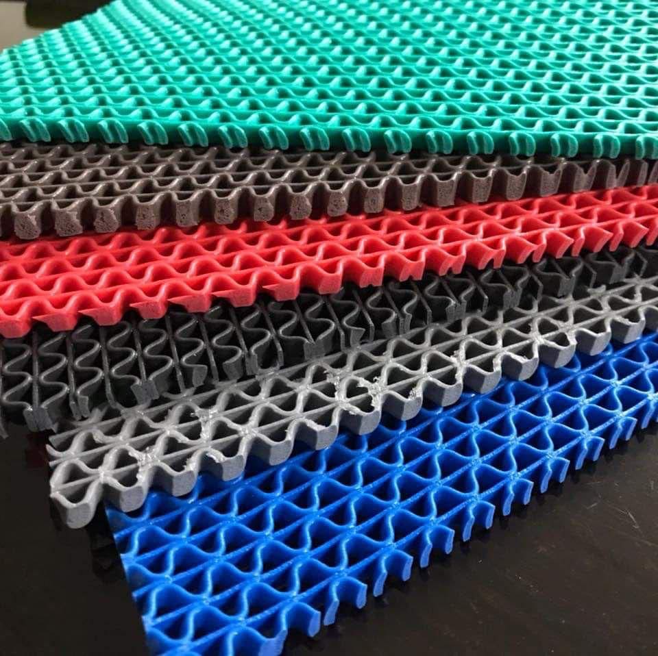 Polyvinyl Chloride-PVC Anti/Non Slip Floor Net Mat; (4 x 1) Ft - Image 2