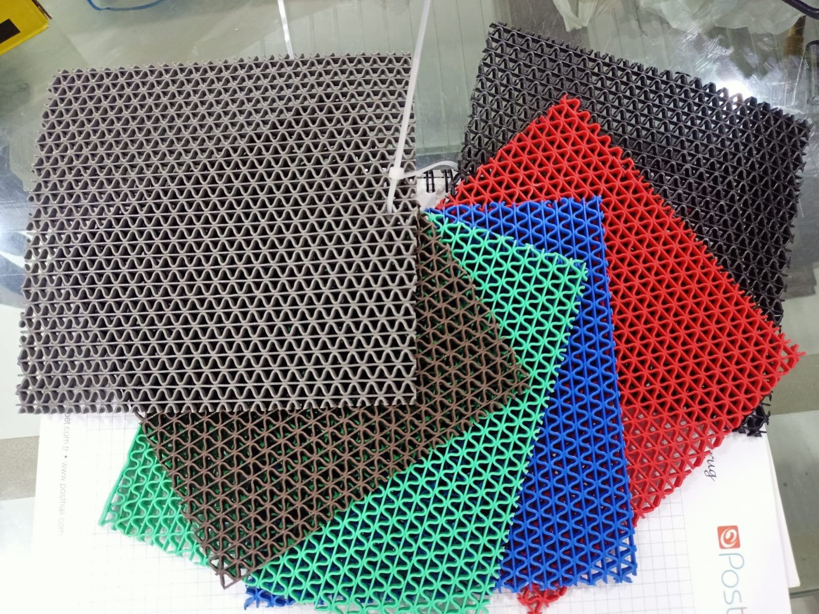 Polyvinyl Chloride-PVC Anti/Non Slip Floor Net Mat; (4 x 1) Ft - Image 3