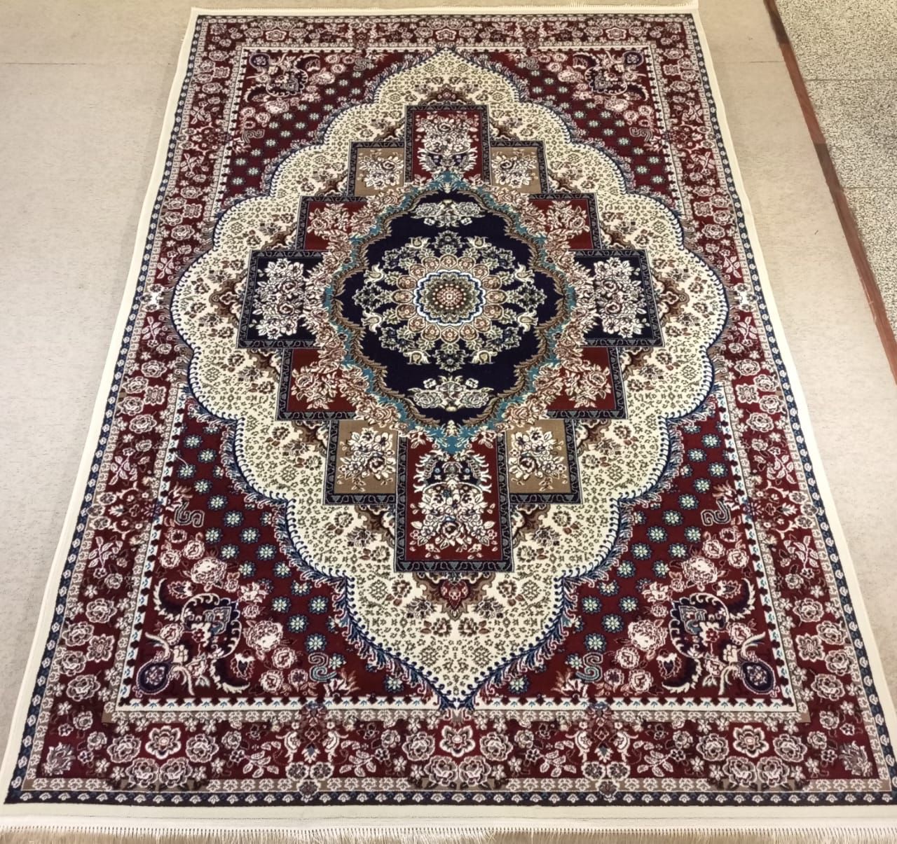 Isfahan Scalloped Medallion Rug — Navy/Maroon & Ivory