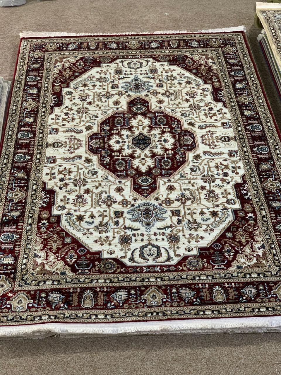 Palace Medallion Rouge